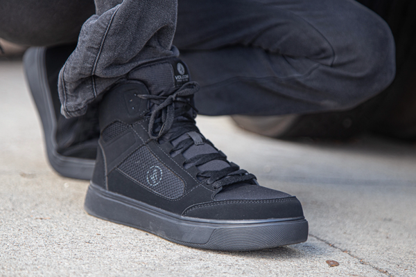 D couvrez les chaussures de s curit Volcom Safety inspir es sur skate